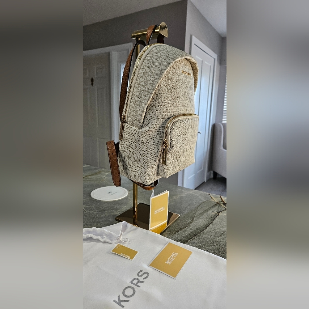 NWT Michael Kors Abbey MK Signature Backpack Vanilla Brown Gold - Picture 15 of 15